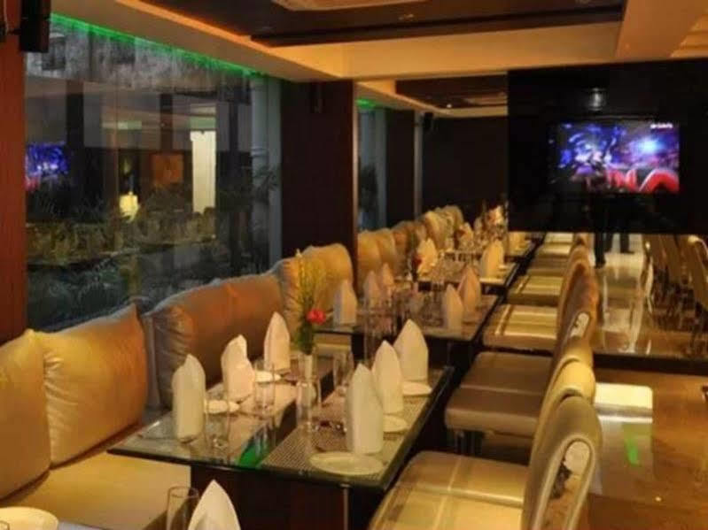 Kempton Hotel Calcutta Buitenkant foto