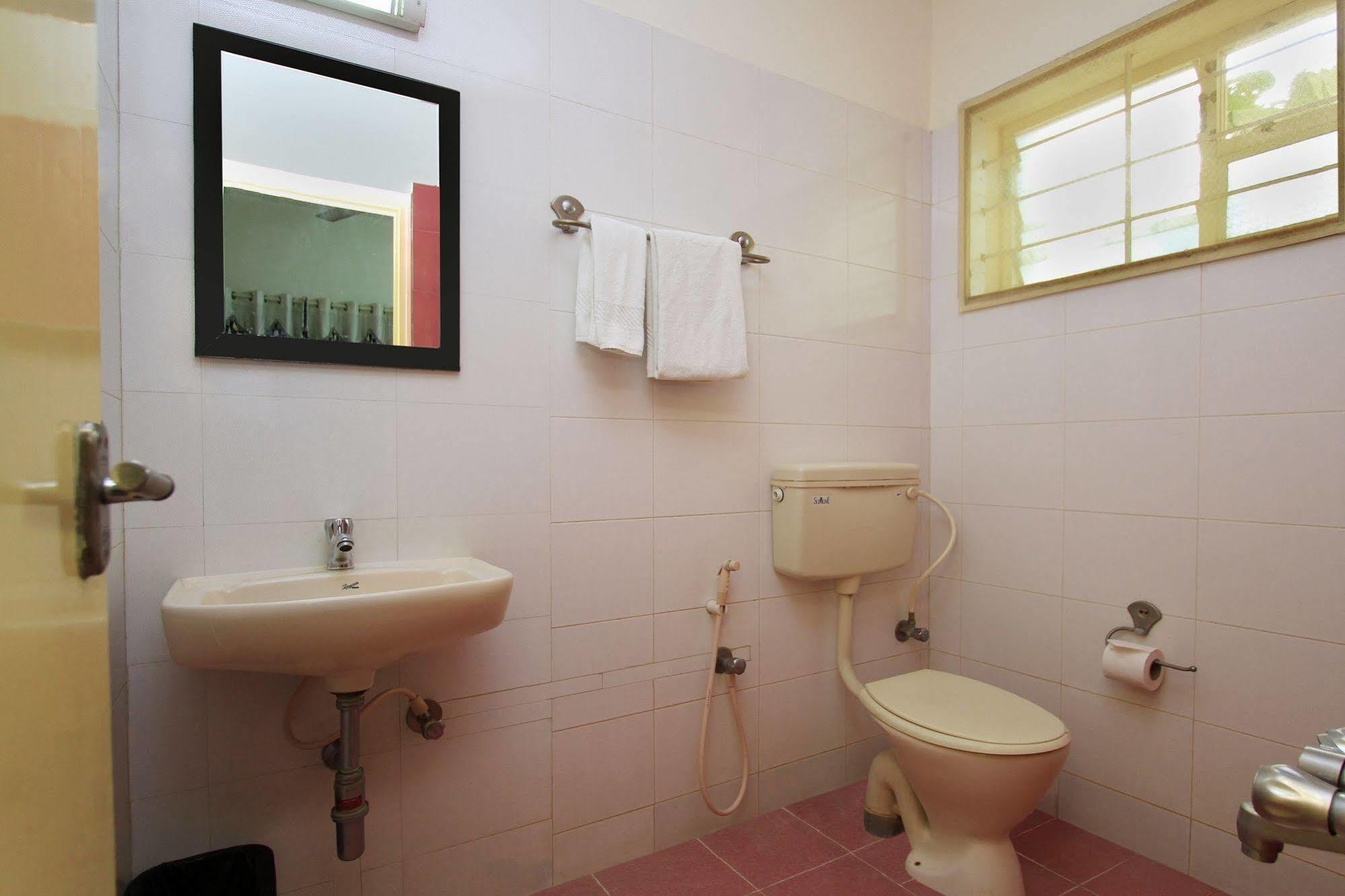 Kempton Hotel Calcutta Buitenkant foto