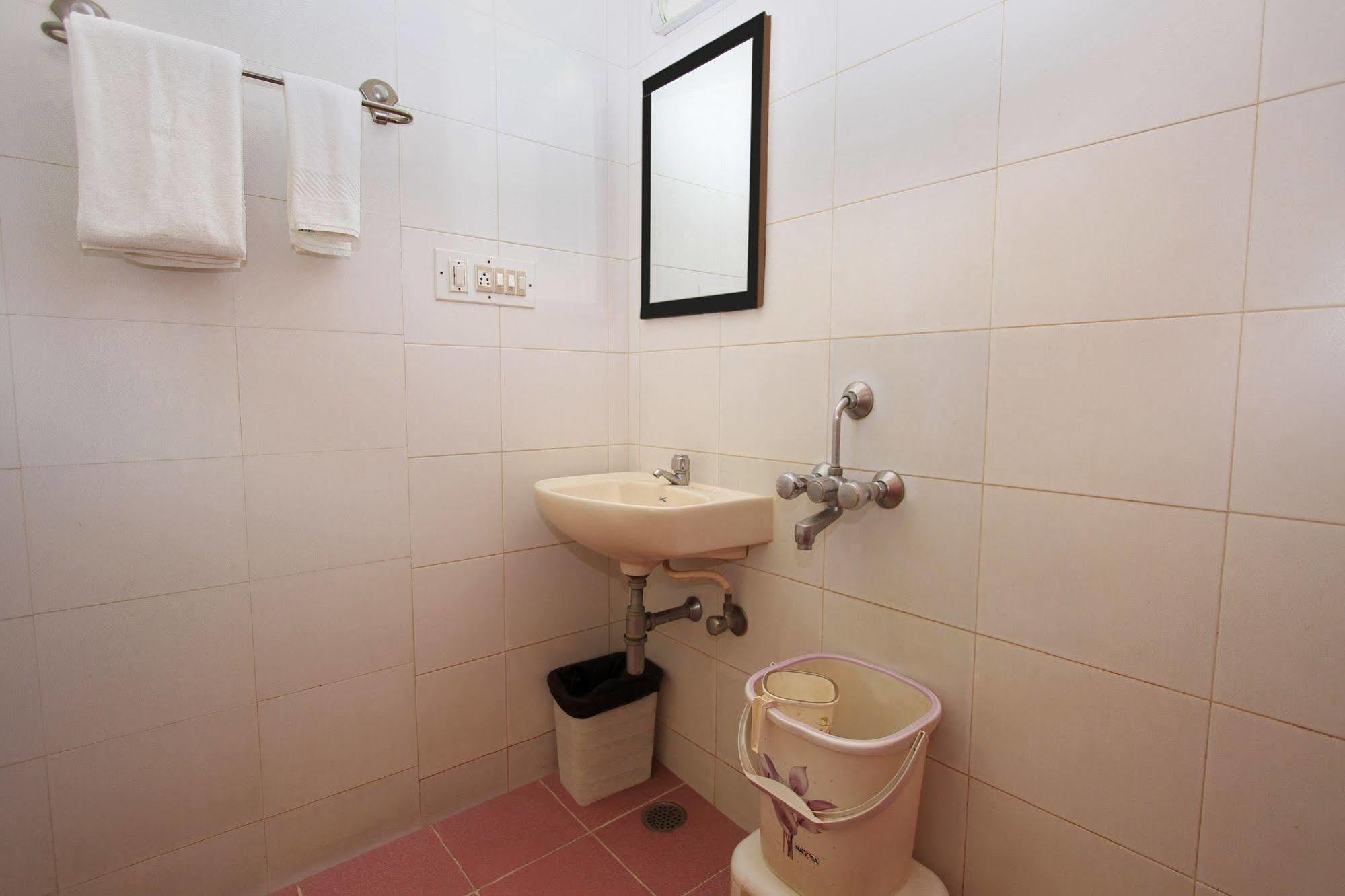 Kempton Hotel Calcutta Buitenkant foto