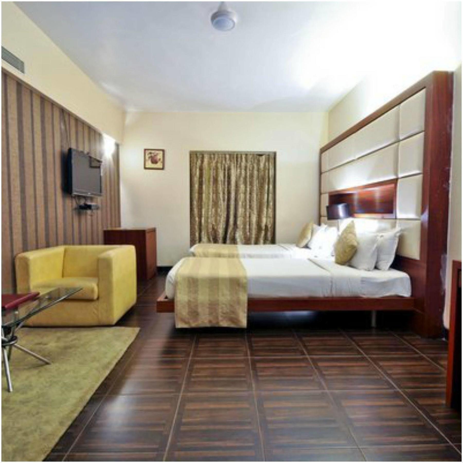 Kempton Hotel Calcutta Buitenkant foto