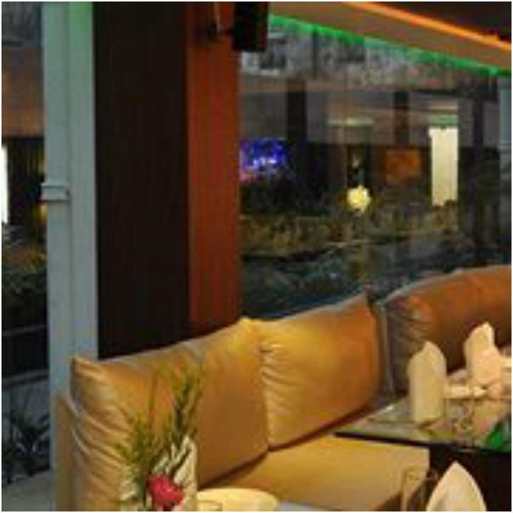 Kempton Hotel Calcutta Buitenkant foto